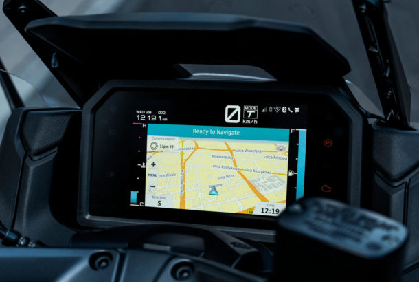 7palcový TFT displej s navigací Garmin