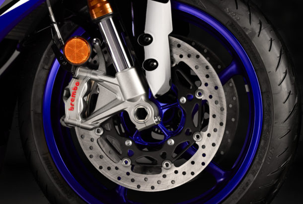 Přední hlavní válec Brembo a třmeny Stylema spárované s 320mm brzdovými kotouči